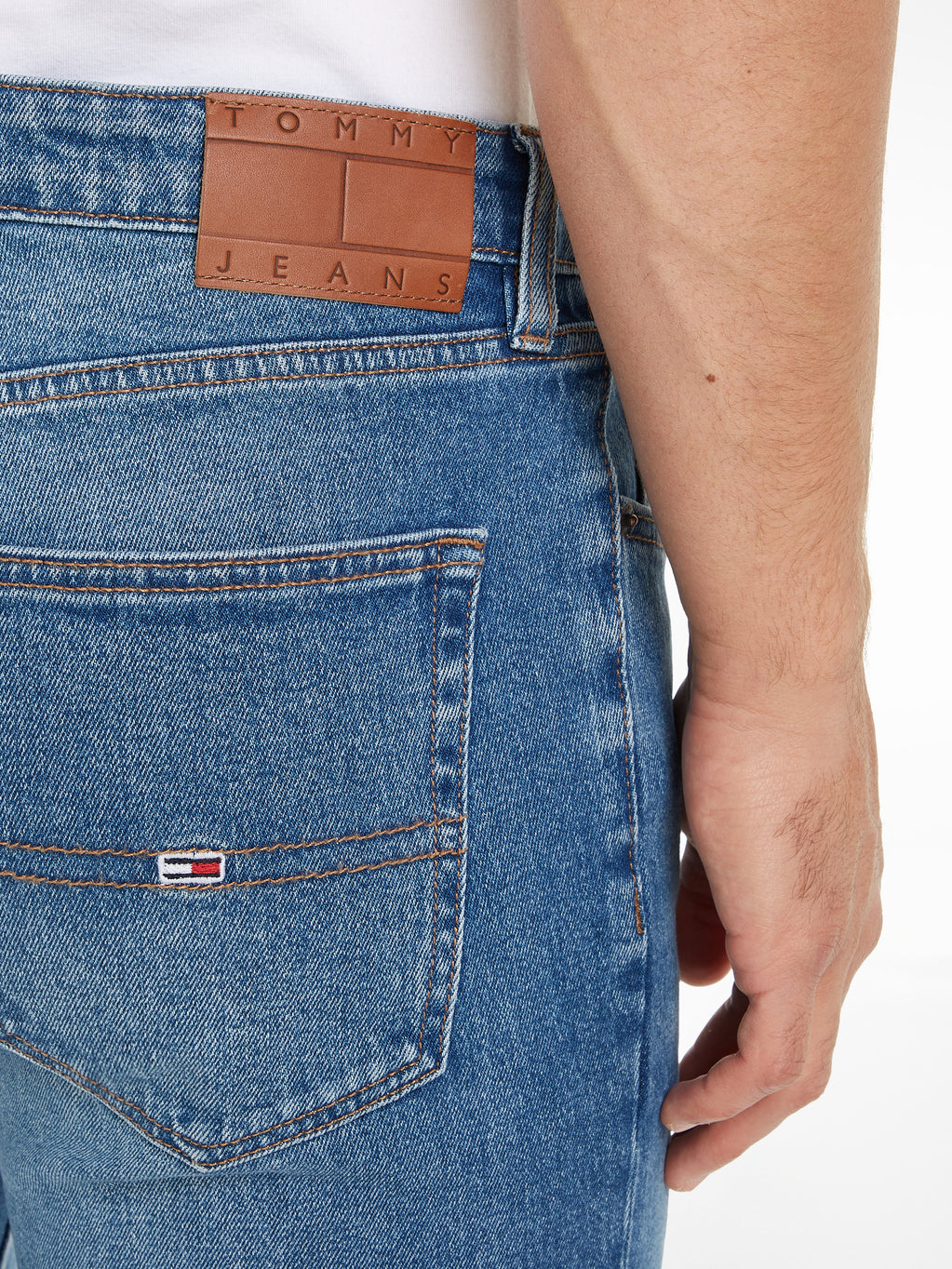 Tommy-Jeans-SP2024-1A5-DM0DM187971A5-4-341x@3x.progressive