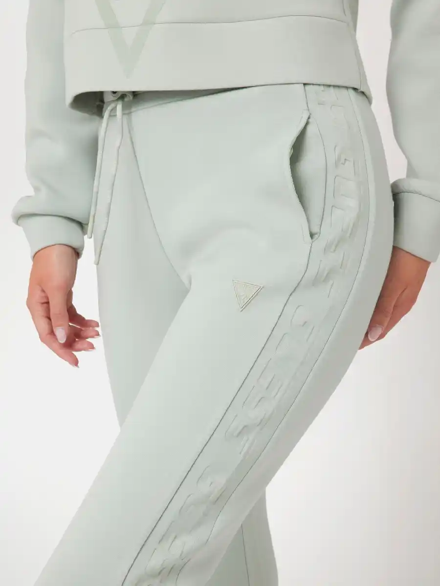 Guess-zenska-trenerka-GV2YB18-K7UW2-G8ES-02-1