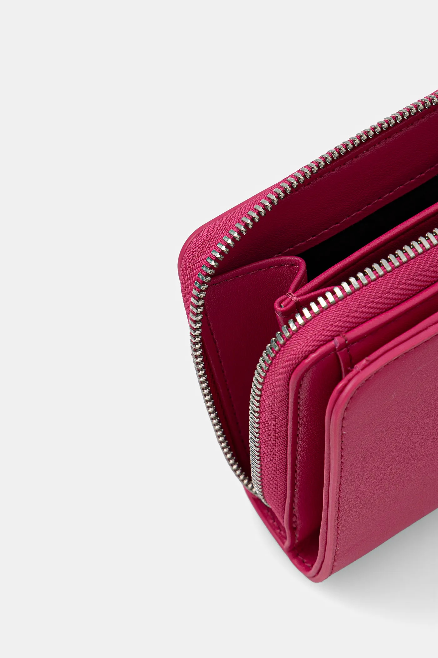 SS25-PFD0A7-30X-F4
