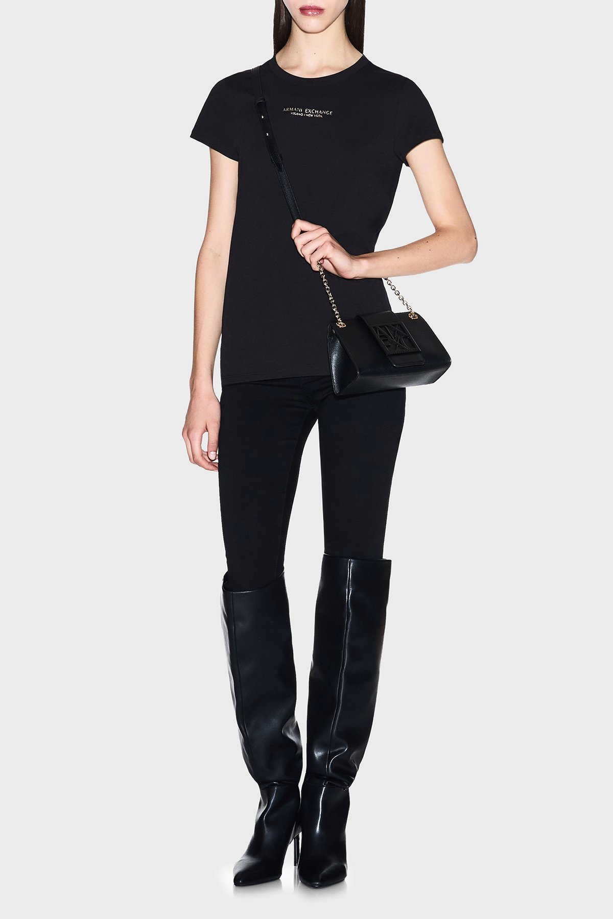 1200x1800-armani-exchange-logolu-100-pamuk-yuvarlak-yaka-bayan-t-shirt-xw001455-af10356-mc021-siyah-gold-3119223-60-B