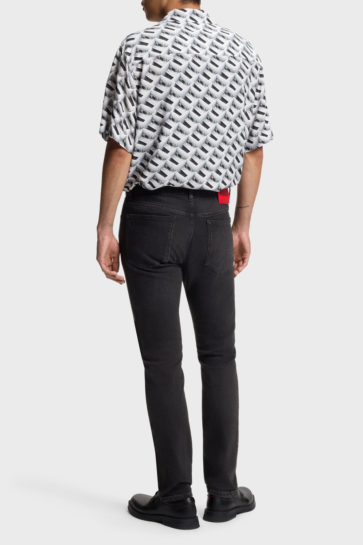 1200x1800-hugo-pamuklu-esnek-kumastan-slim-fit-dar-paca-jeans-erkek-kot-pantolon-50555179-021-koyu-gri-3194271-64-B