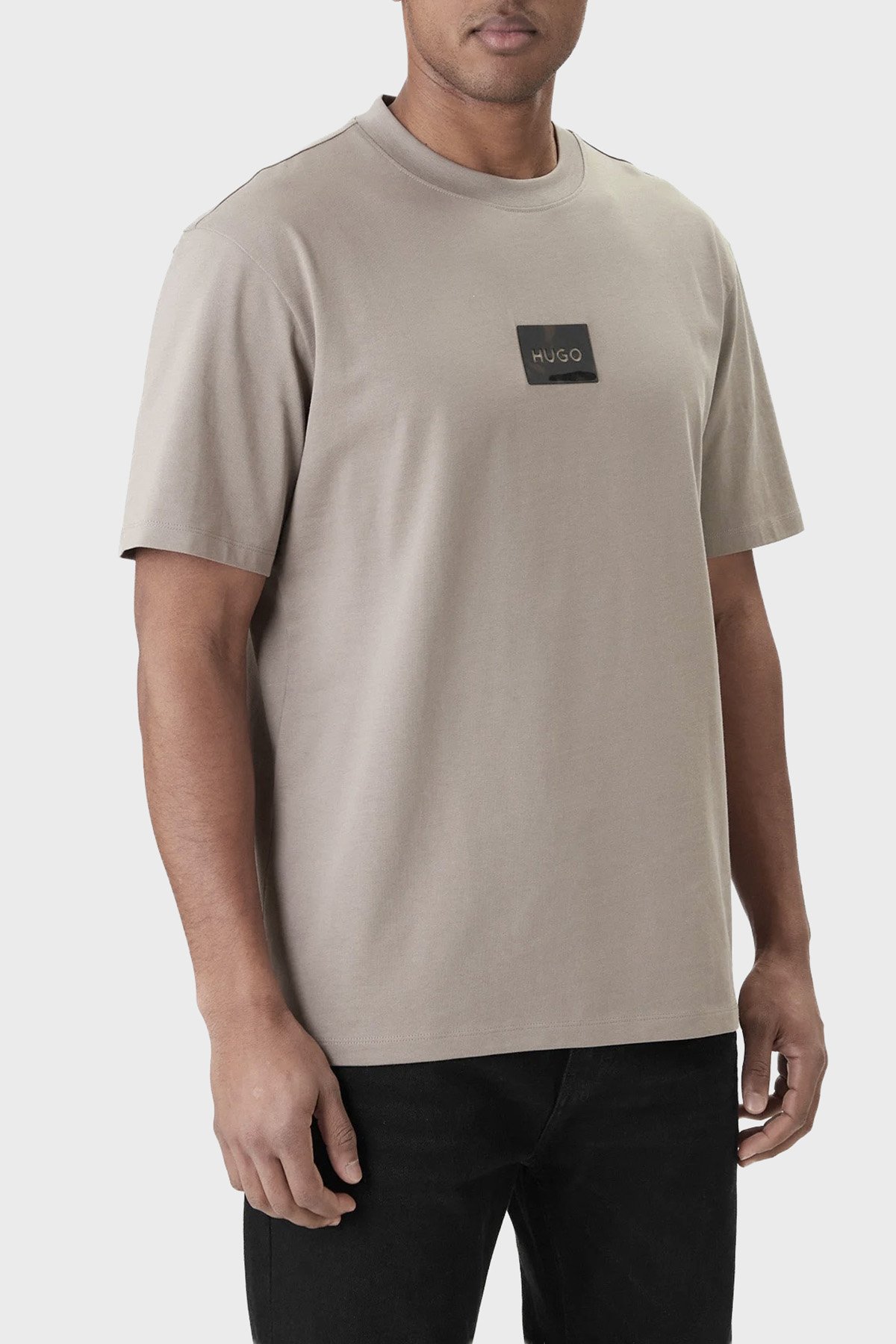 1200x1800-hugo-pamuklu-relaxed-fit-logolu-bisiklet-yaka-erkek-t-shirt-50557445-237-bej-3194679-65-B
