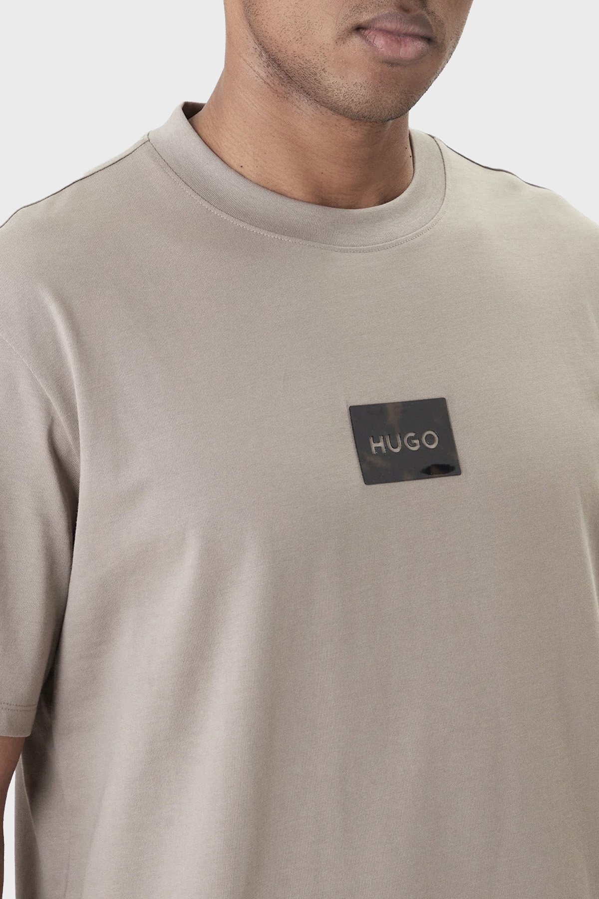 1200x1800-hugo-pamuklu-relaxed-fit-logolu-bisiklet-yaka-erkek-t-shirt-50557445-237-bej-3194682-65-B