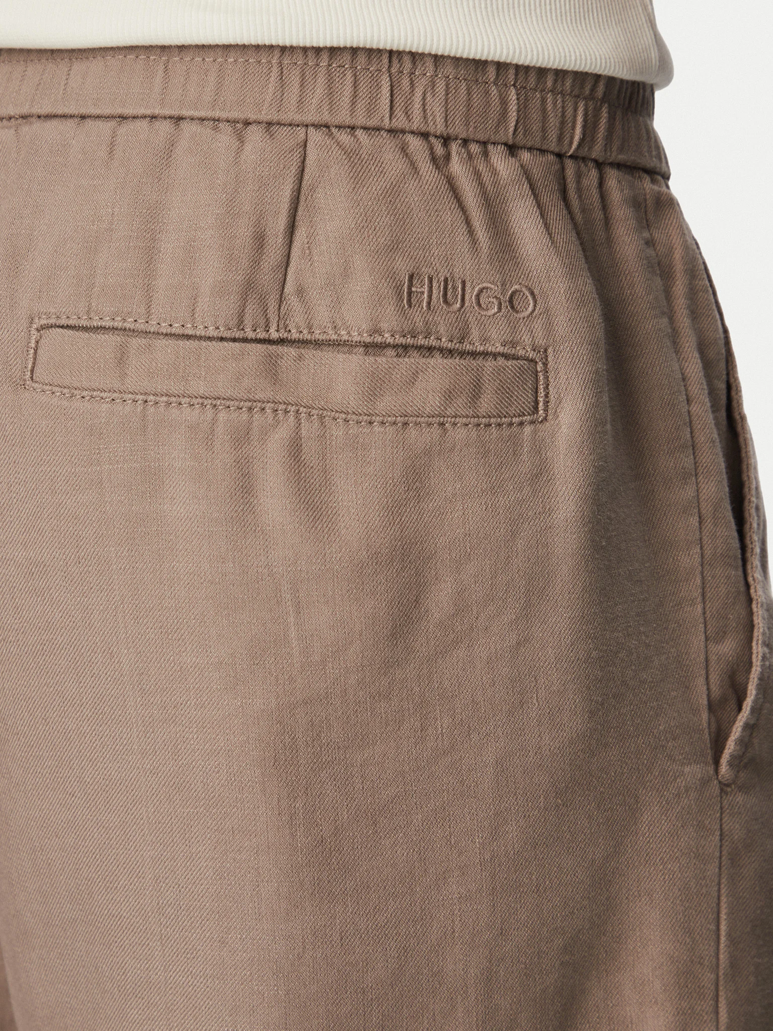 hugo-kratke-hlace-cino-262fw-50562792-svijetlo-smeda-straight-fit-0000305867643