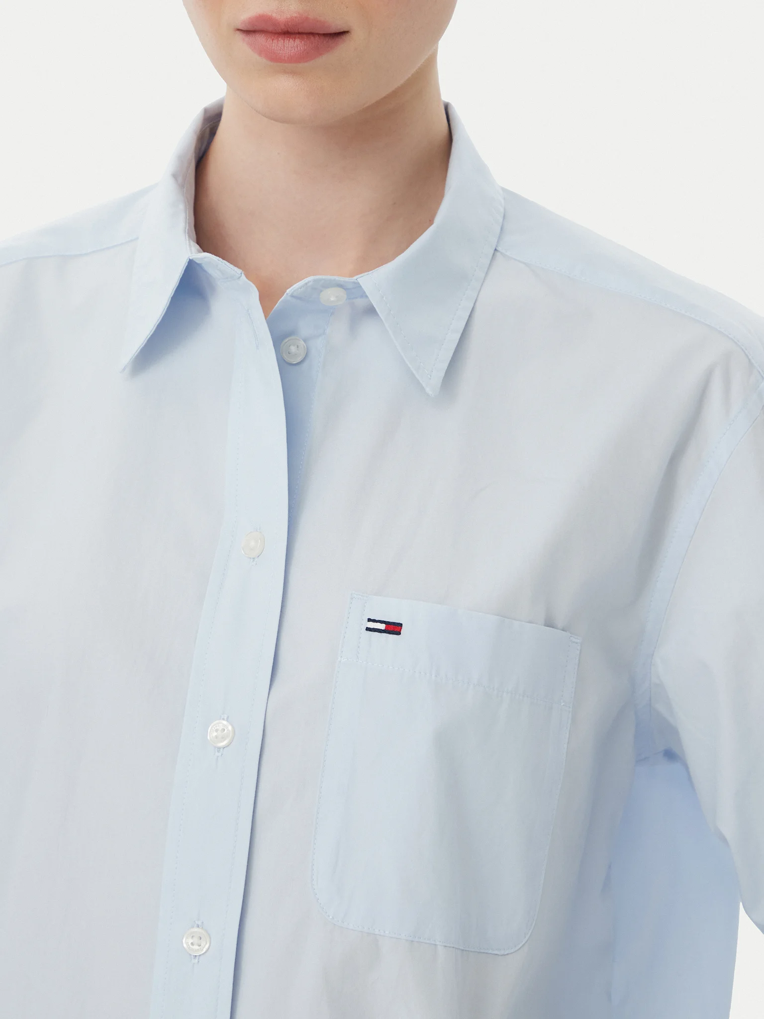 tommy-jeans-kosulja-essential-dw0dw23456-svijetlo-plava-relaxed-fit-0000306167544-(2)